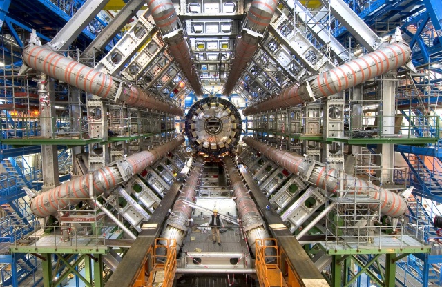 Particle Fever_07_Installing the ATLAS calorimeter_Photo Courtesy of CERN